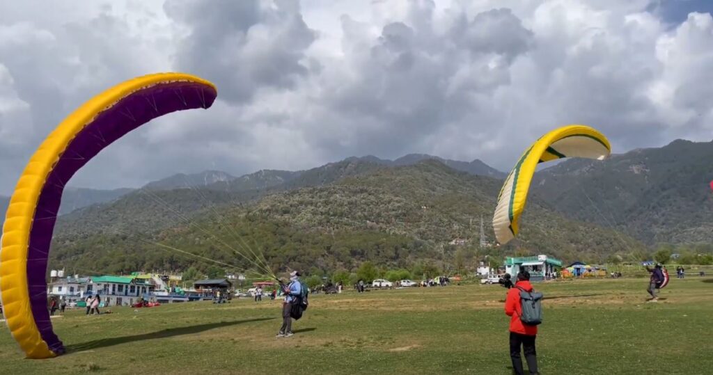 Paragliding in Bir Billing